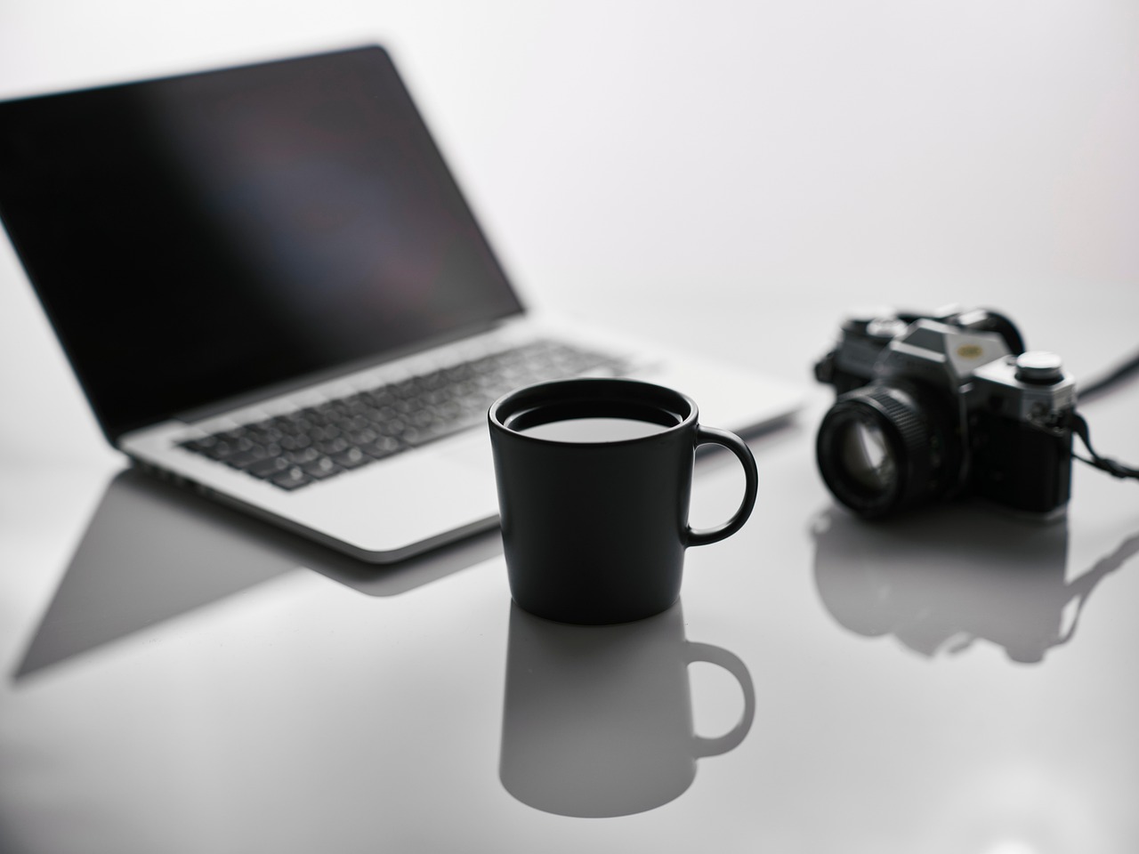modern office laptop work (mug, laptop, camera, coffee cup, drink, beverage, coffee, te)